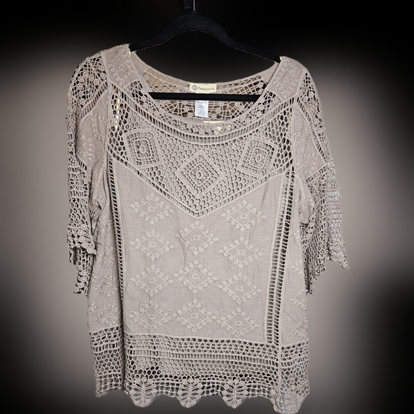 NWT Tan Short Sleeve 100% Cotton Crochet Lace Top with built in neutral cami Med - Picture 3 of 15